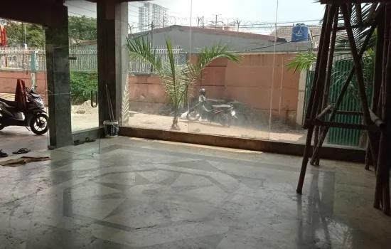 Dijual Cepat Gedung Mini di Raya Daan Mogot,  Jakarta Barat.