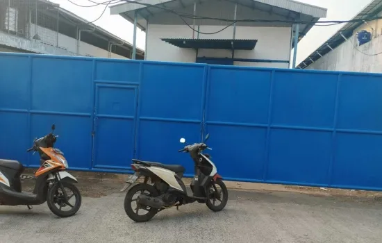 Gudang di kamal muara
