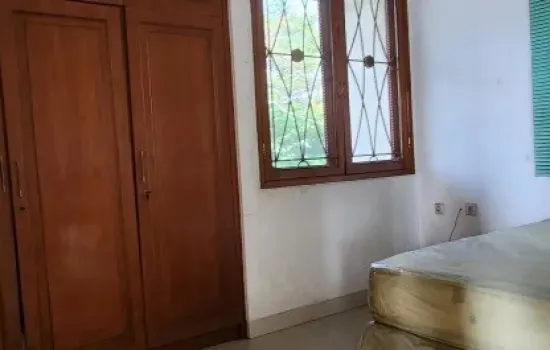 Rumah Hoek Puri Indah, lt 330 m2.  Dekat pusat bisnis