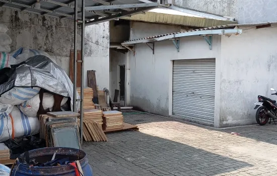 tinggal di area latumenten raya , grogol jakbar lt 737m2
