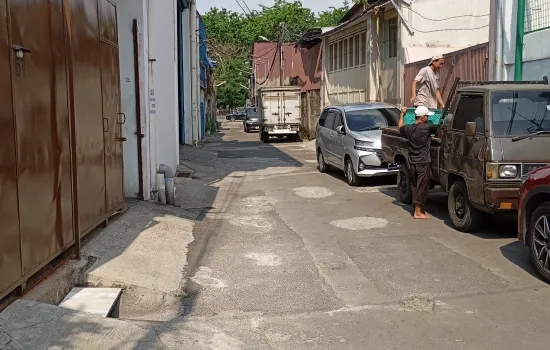 tinggal di area latumenten raya , grogol jakbar lt 737m2