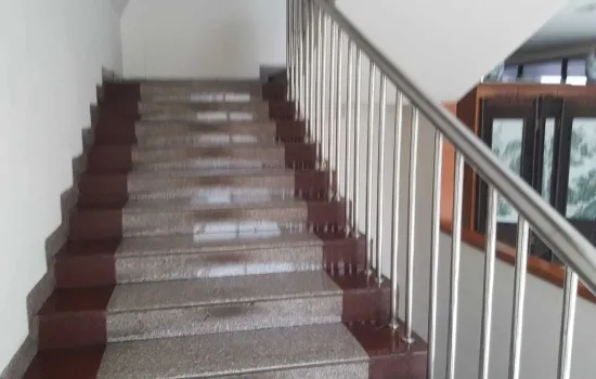 Gedung  3 in 1 untuk Office , Resto dan kost  lokasi premium