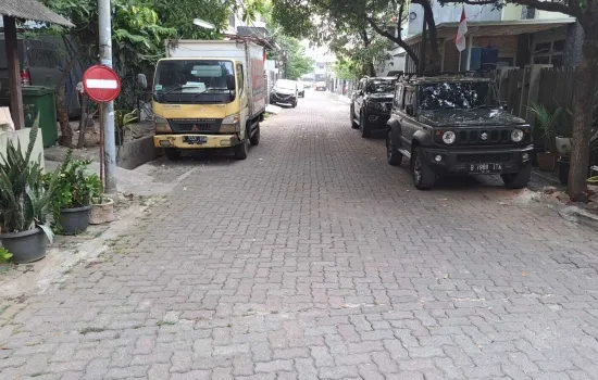Dijual rumah hoek, 2 lantai, model minimalis modern