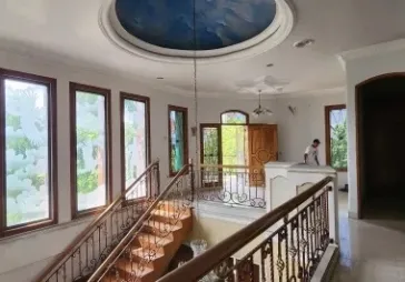 Rumah Hoek Puri Indah, lt 330 m2.  Dekat pusat bisnis