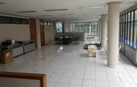 Gedung  3 in 1 untuk Office , Resto dan kost  lokasi premium