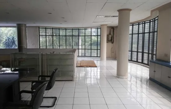 Gedung  3 in 1 untuk Office , Resto dan kost  lokasi premium