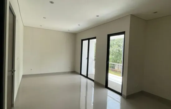 Rumah 2 lantai di East Terrace Metland