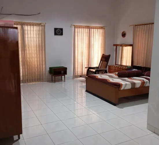 tinggal di area latumenten raya , grogol jakbar lt 737m2