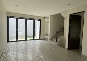 Rumah 2 lantai di East Terrace Metland