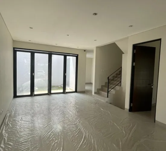 Rumah 2 lantai di East Terrace Metland