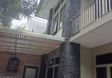 Dijual rumah hoek, 2 lantai, model minimalis modern