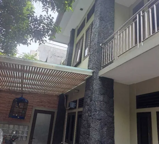 Dijual rumah hoek, 2 lantai, model minimalis modern