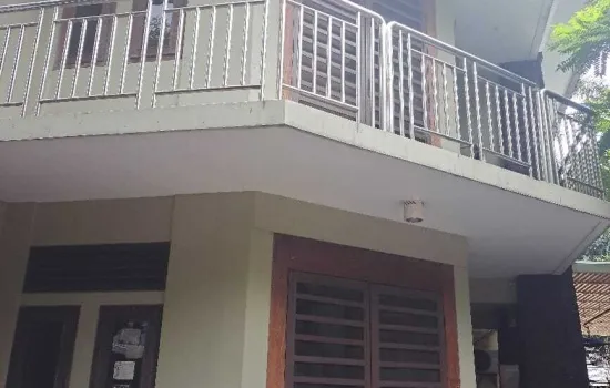 Dijual rumah hoek, 2 lantai, model minimalis modern