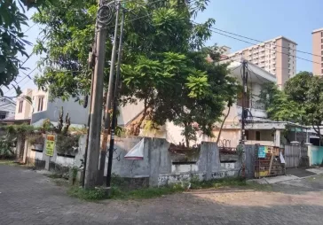 Rumah Tua hitung tanah LT 221m2 Hoek
