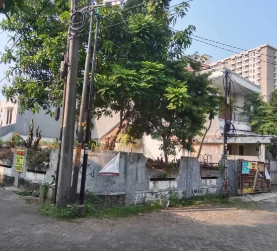 Rumah Tua hitung tanah LT 221m2 Hoek