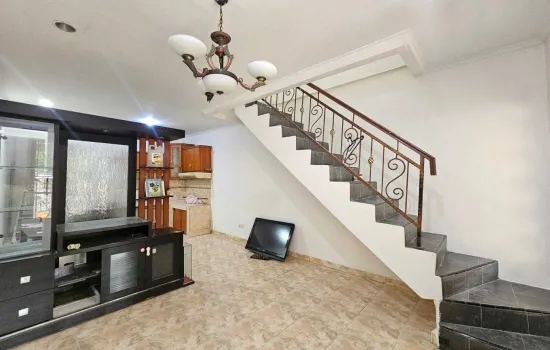 Rumah taman palem lestari