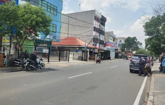 Disewakan Ruko di Jl. Raya Tanjung Duren, Jakarta Barat.