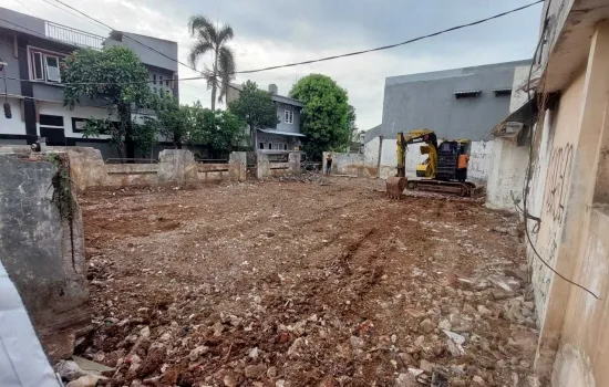Rumah Tua hitung tanah LT 221m2 Hoek