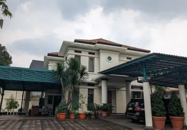 Rumah  berhalaman luas di area strategis Jakarta Selatan