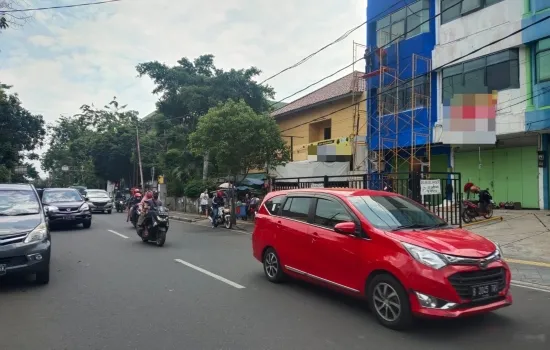 Disewakan Ruko di Jl. Raya Tanjung Duren, Jakarta Barat.