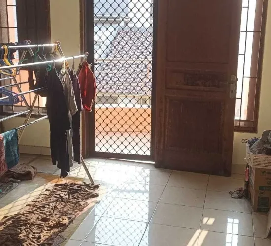 Dijual Rumah 4.5 lantai di Jembatan Lima