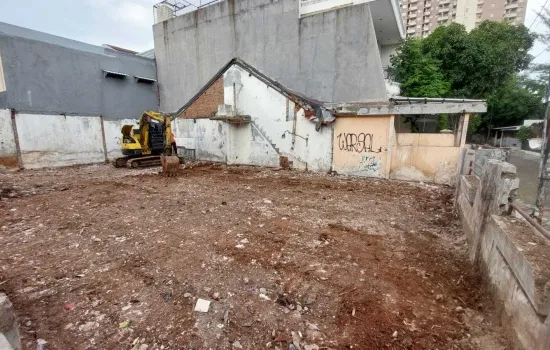 Rumah Tua hitung tanah LT 221m2 Hoek