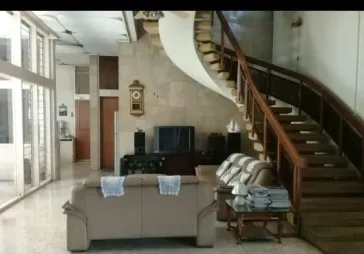 Lokasi di Jl Lauser dekat Mayestik cocok komersial