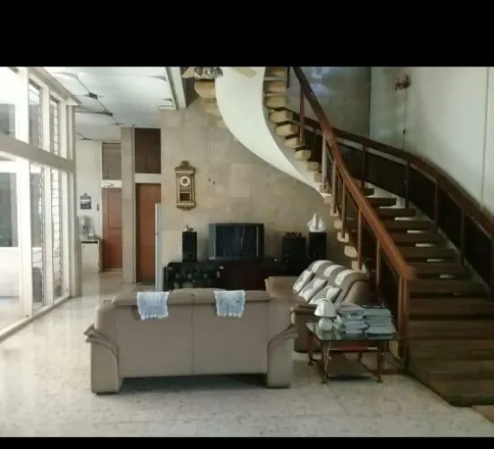 Lokasi di Jl Lauser dekat Mayestik cocok komersial
