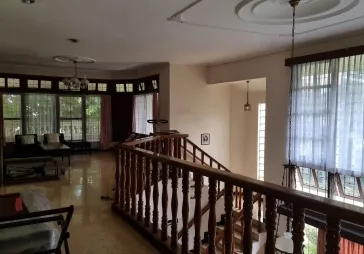 Taman Kedoya Baru 2 lantai utara barat , jalan lebar 3 mobil