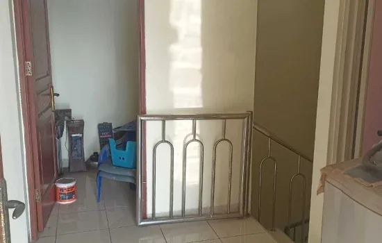 Dijual Rumah 4.5 lantai di Jembatan Lima