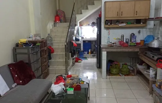 Dijual Rumah 4.5 lantai di Jembatan Lima