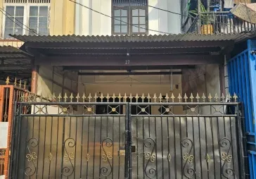 Rumah taman palem lestari