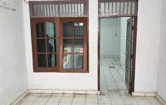 Rumah di jln Komando belakang Wisma Metropolitan