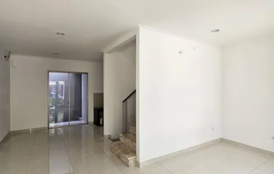 Rumah siap huni, rapi dan strategis di PIK Gold Coast
