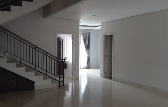 Rumah mewah 2lt lippo karawaci lt 360m semi furnished