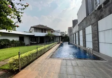 Tanah luas, ada kolam renang