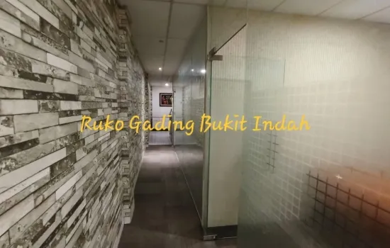 ruko siap pakai 4.5 lantai kamar mandi 4