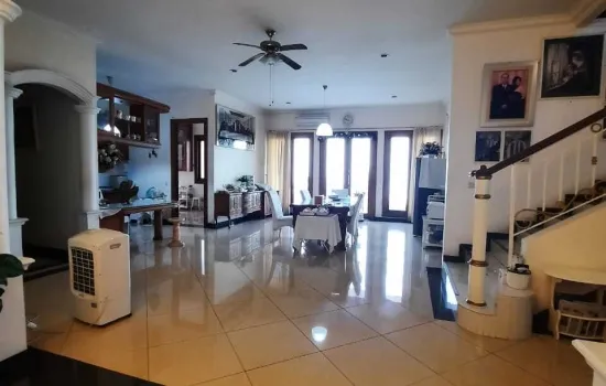 Dijual rumah di villa melati mas