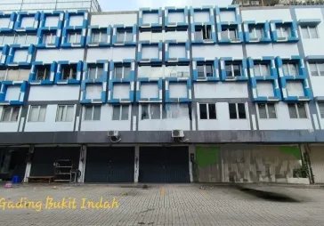 ruko siap pakai 4.5 lantai kamar mandi 4