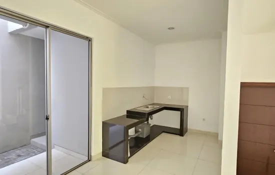 Rumah siap huni, rapi dan strategis di PIK Gold Coast