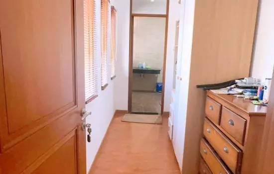 Dijual Rumah bagus dan siap huni, 2 lantai, baru direnovasi