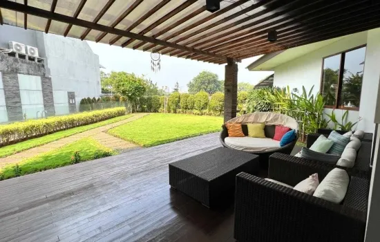 Tanah luas, ada kolam renang