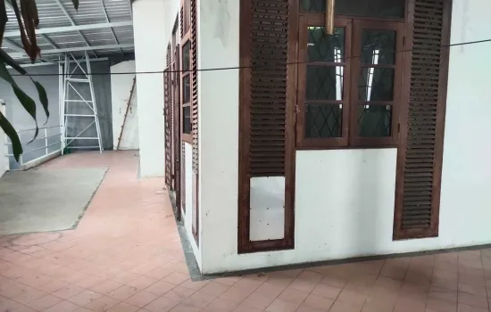 Dijual Cepat atau Disewa Bangunan Rumah & Gudang di Jl. Raya