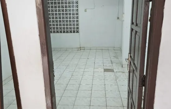 Rumah di jln Komando belakang Wisma Metropolitan