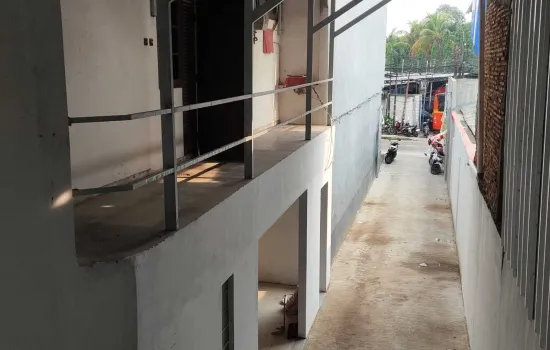 Dijual Cepat atau Disewa Bangunan Rumah & Gudang di Jl. Raya
