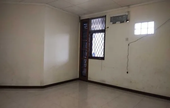 Dijual Cepat atau Disewa Bangunan Rumah & Gudang di Jl. Raya