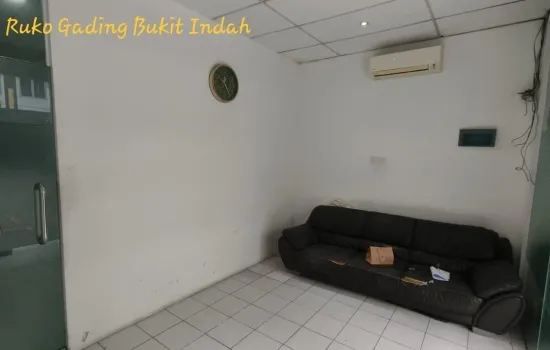 ruko siap pakai 4.5 lantai kamar mandi 4