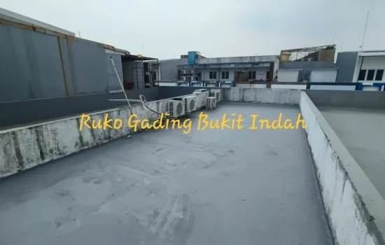 ruko siap pakai 4.5 lantai kamar mandi 4