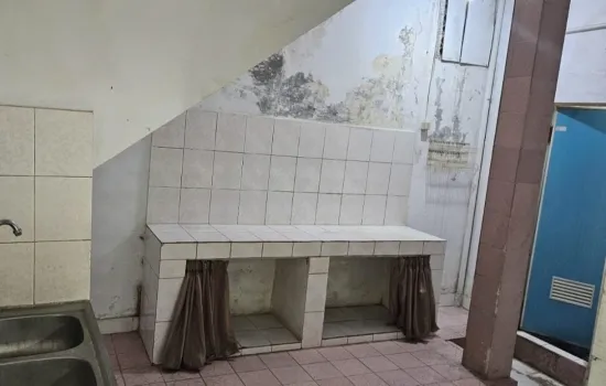 Rumah di jln Komando belakang Wisma Metropolitan