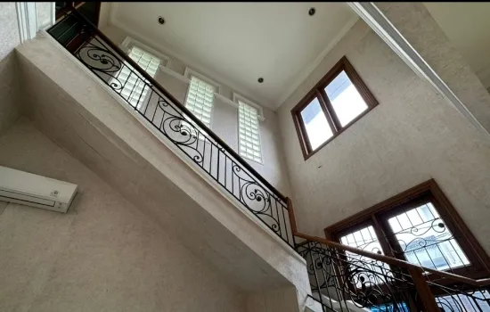 Rumah modern minimalis , Kembangan Baru, Hoek. Lt 180 m2.